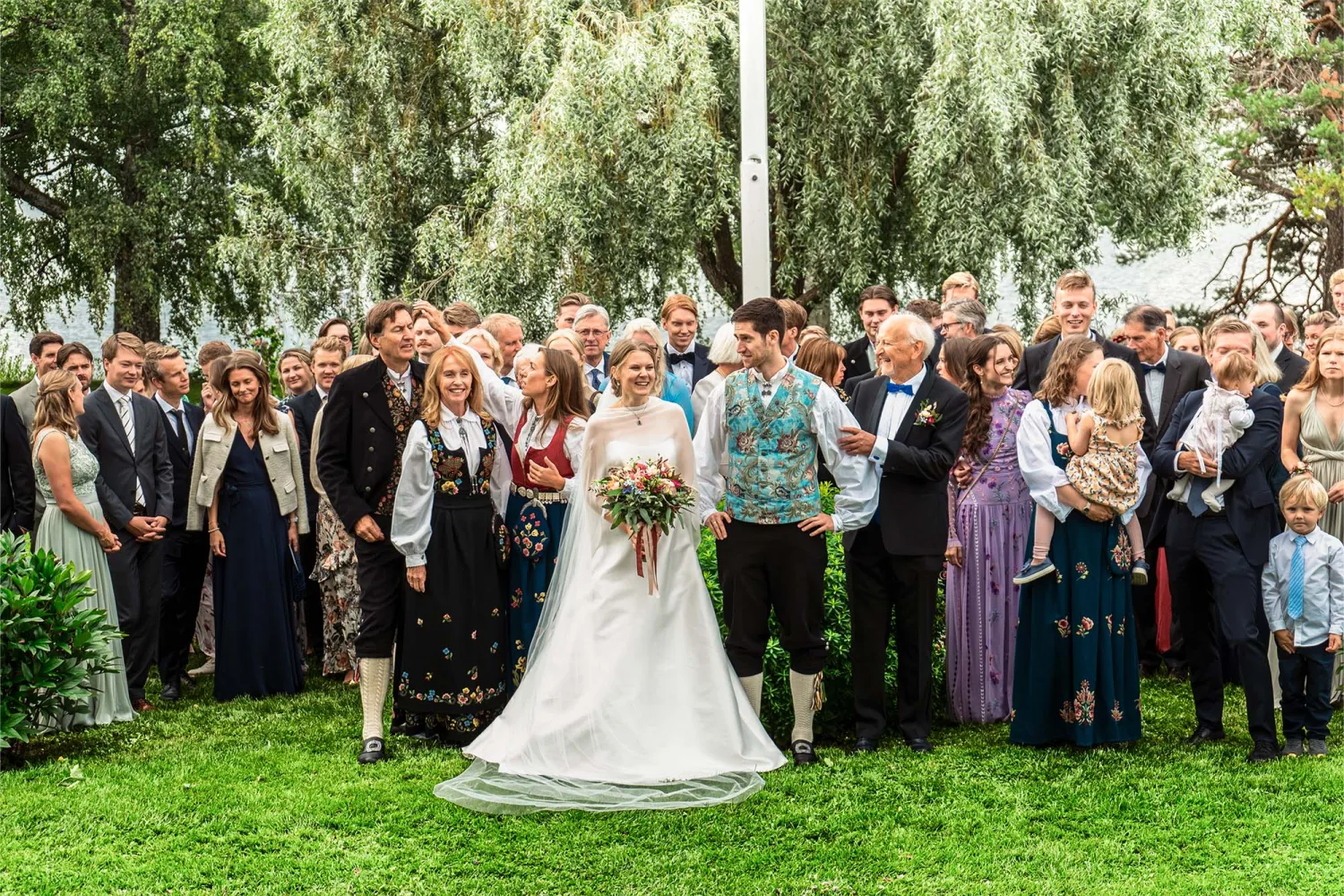 Brudepar og gjester