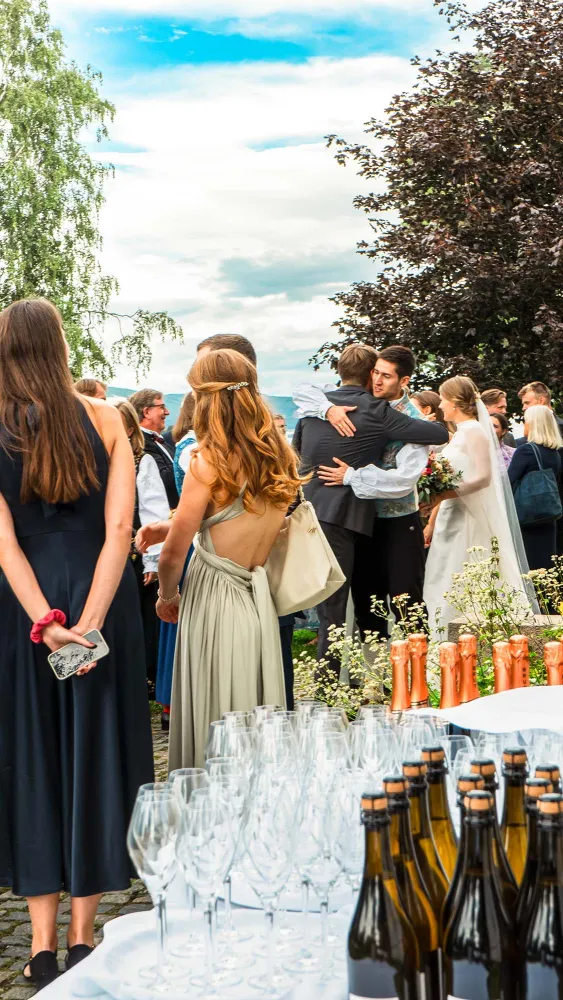 Mingling ute i hagen