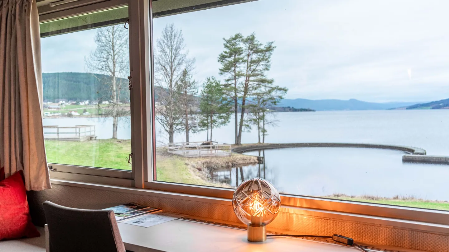 Dobbeltrom med sjøutsikt, sittekrok