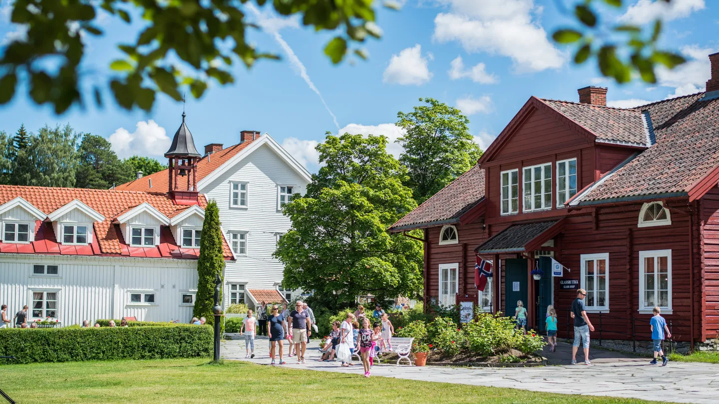 Hadeland Glassverk på sommeren